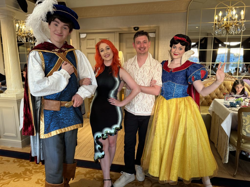Table de Lumiere Disneyland Hotel -snow white