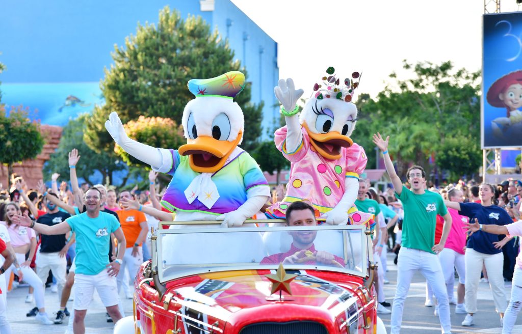 disneyland paris pride parade - donald duck and daisy duck