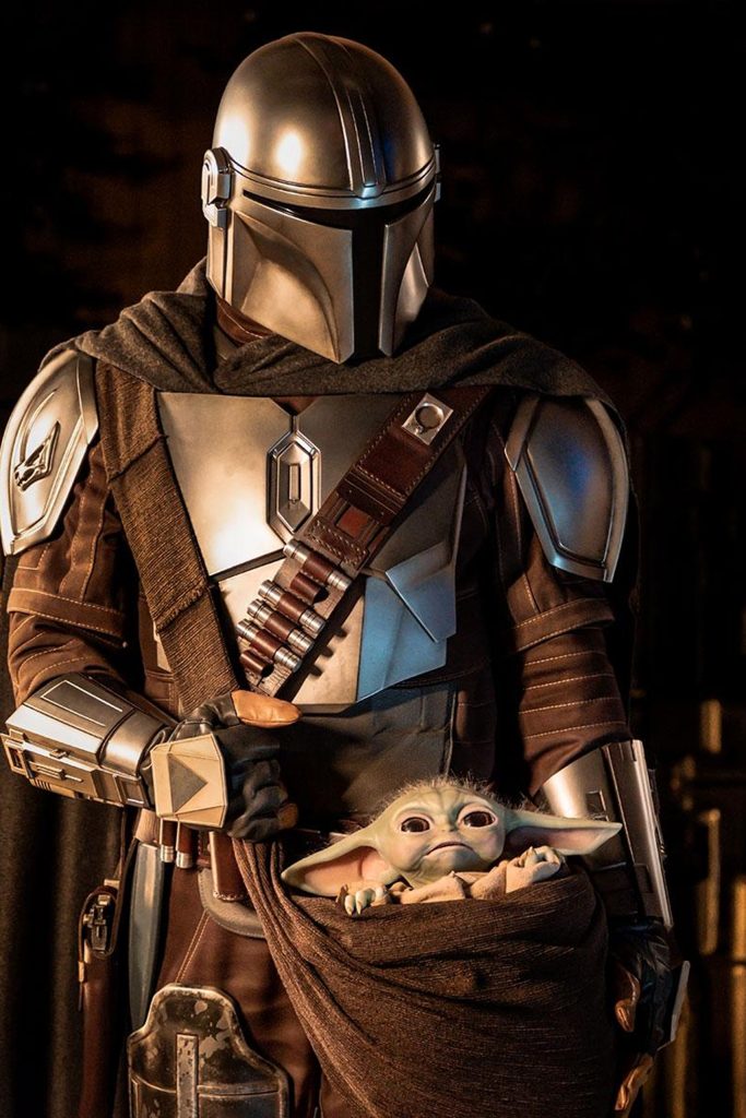 mando-and-grogu disneyland paris