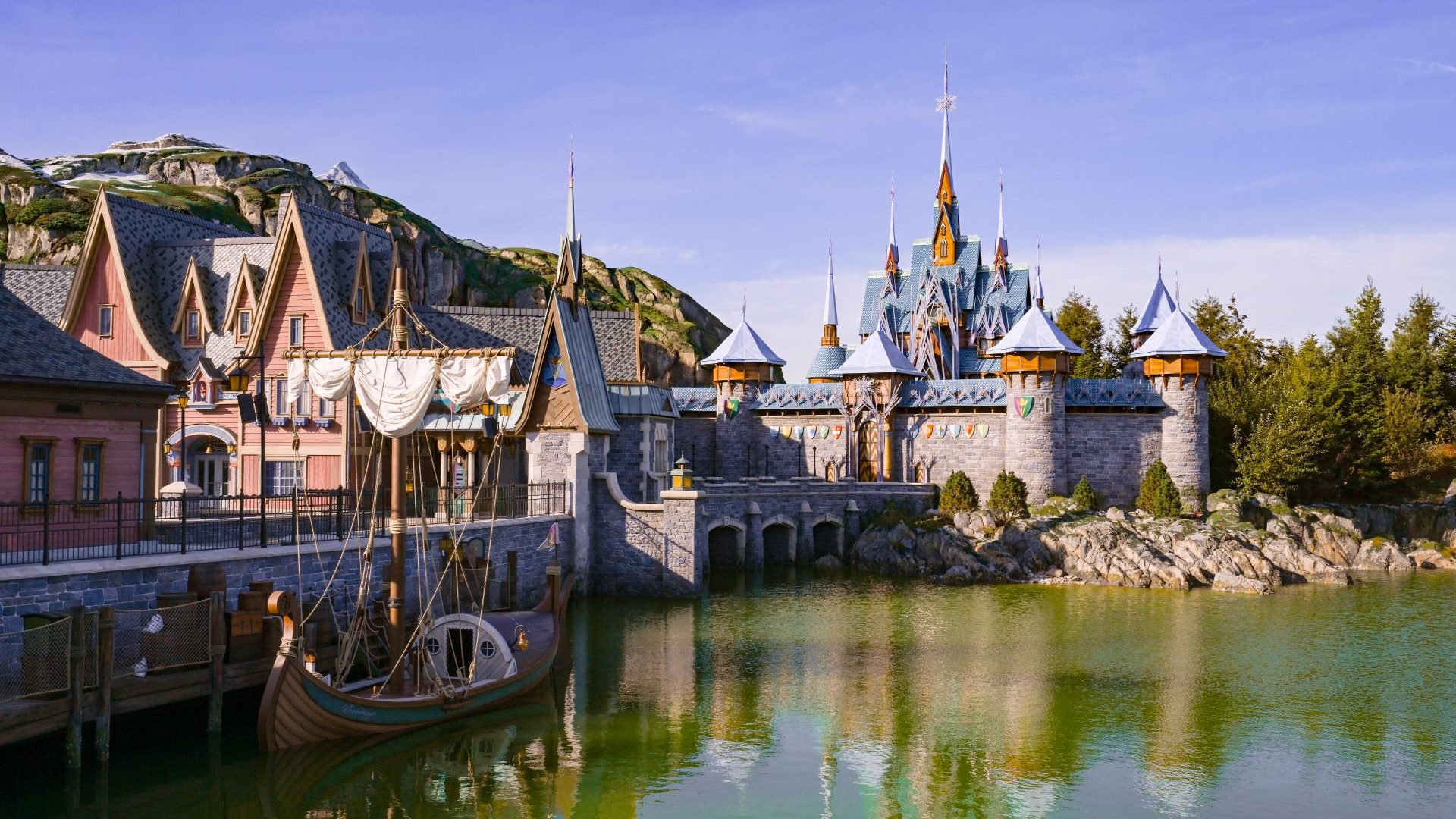 World-of-Frozen-Disneyland-Paris