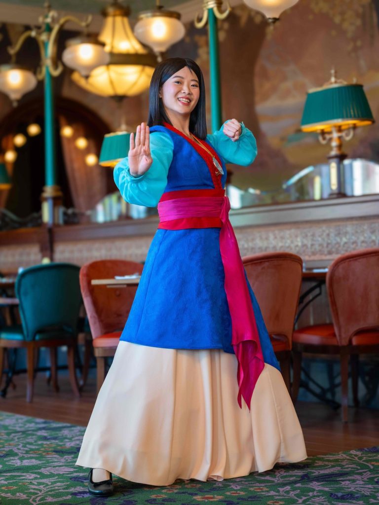 Mulan Exclusive Outfit at the Regal View & Lounge, Disneyland Paris