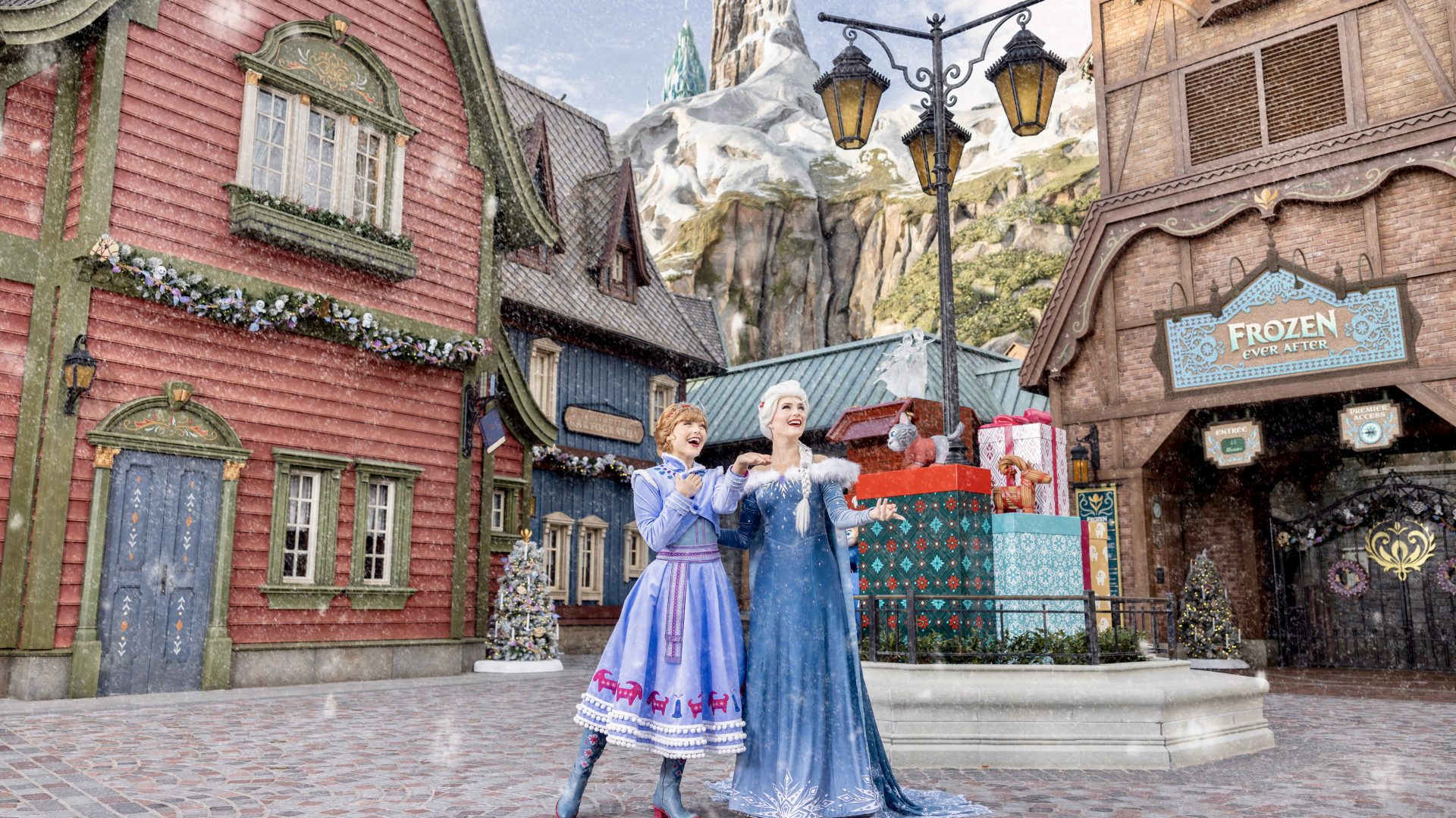Christmas at World of Frozen Disneyland Paris