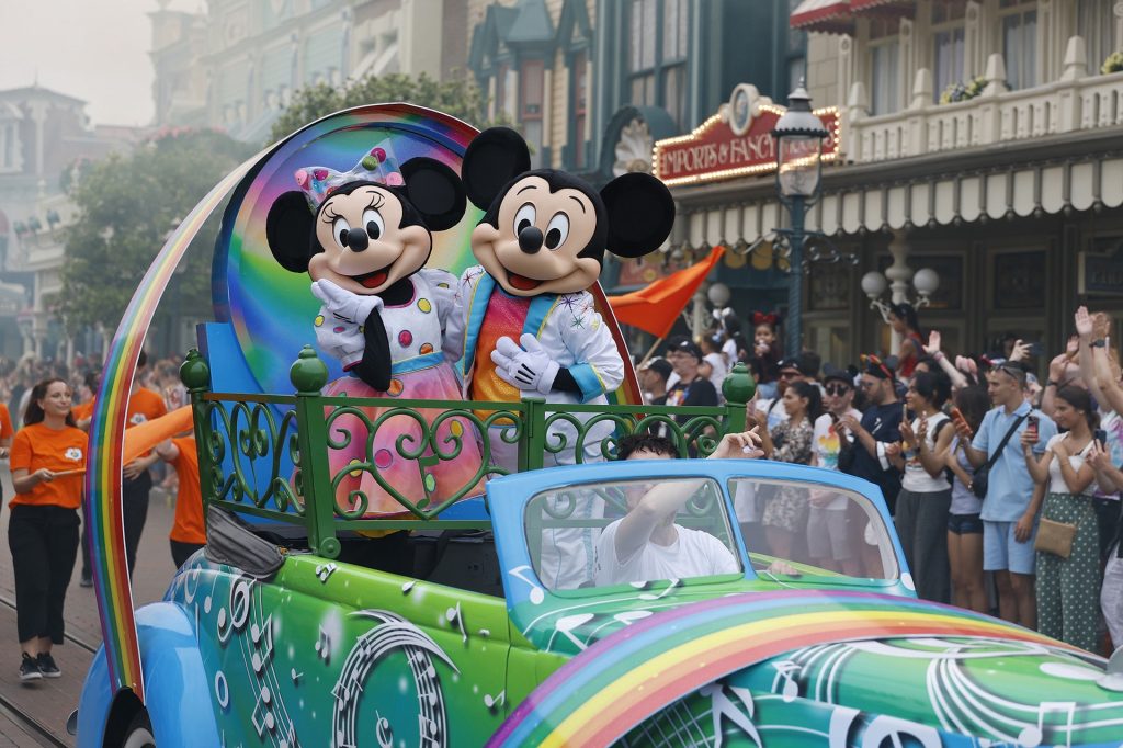 Mickey and Minnie Disneyland Paris PRide Parade 2026